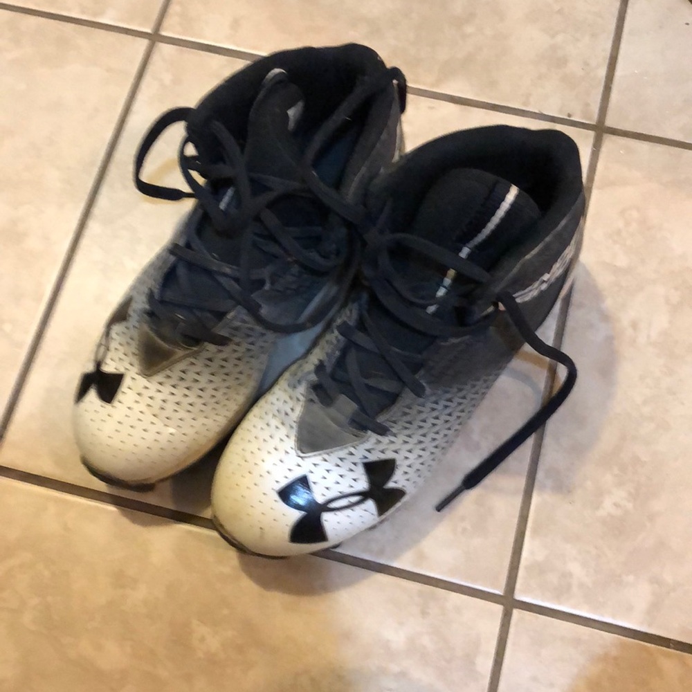 Football cleats size 7